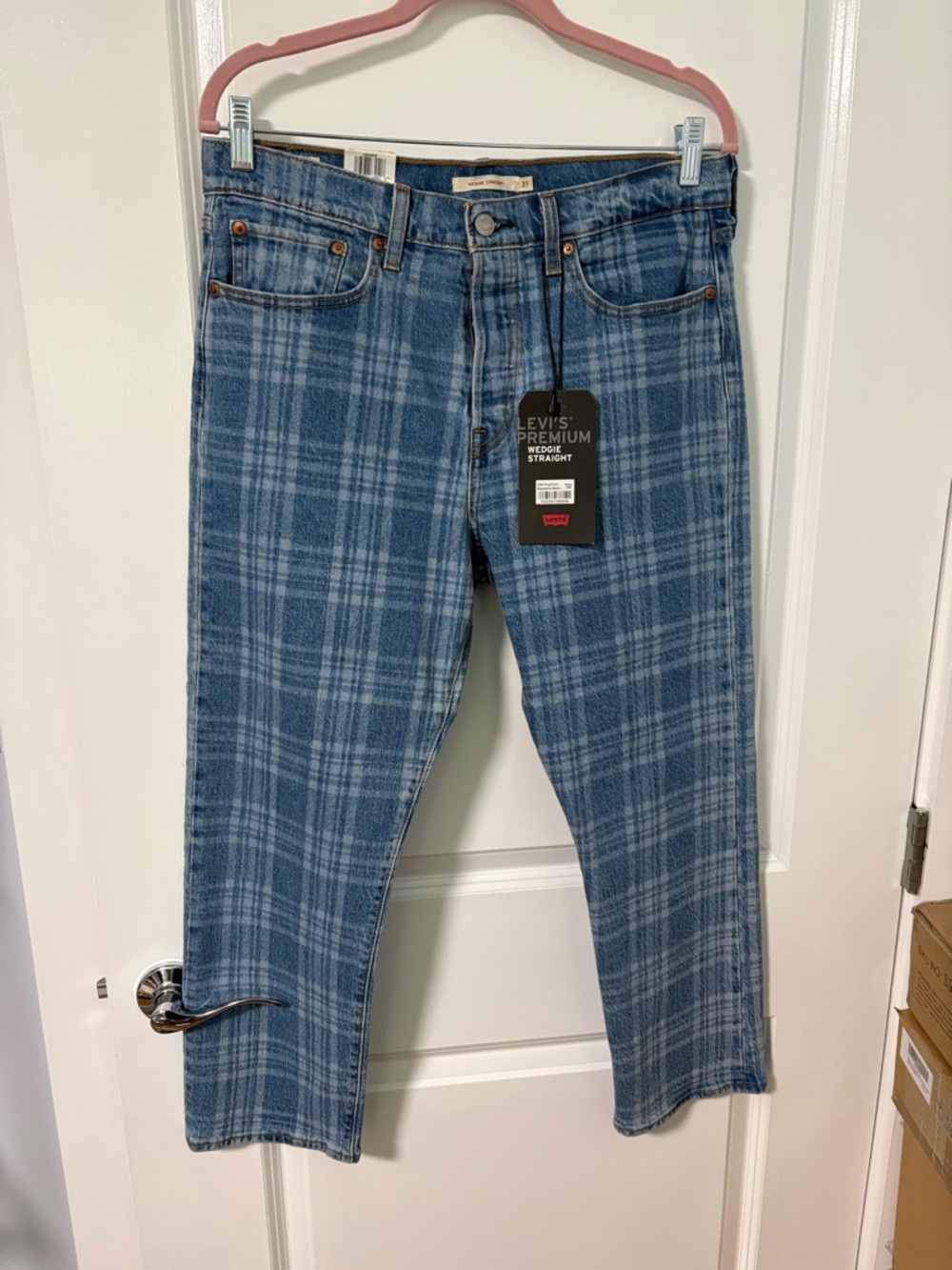Levi's Premium women’s wedgie straight Blue Plaid button fly Jeans. 31x26